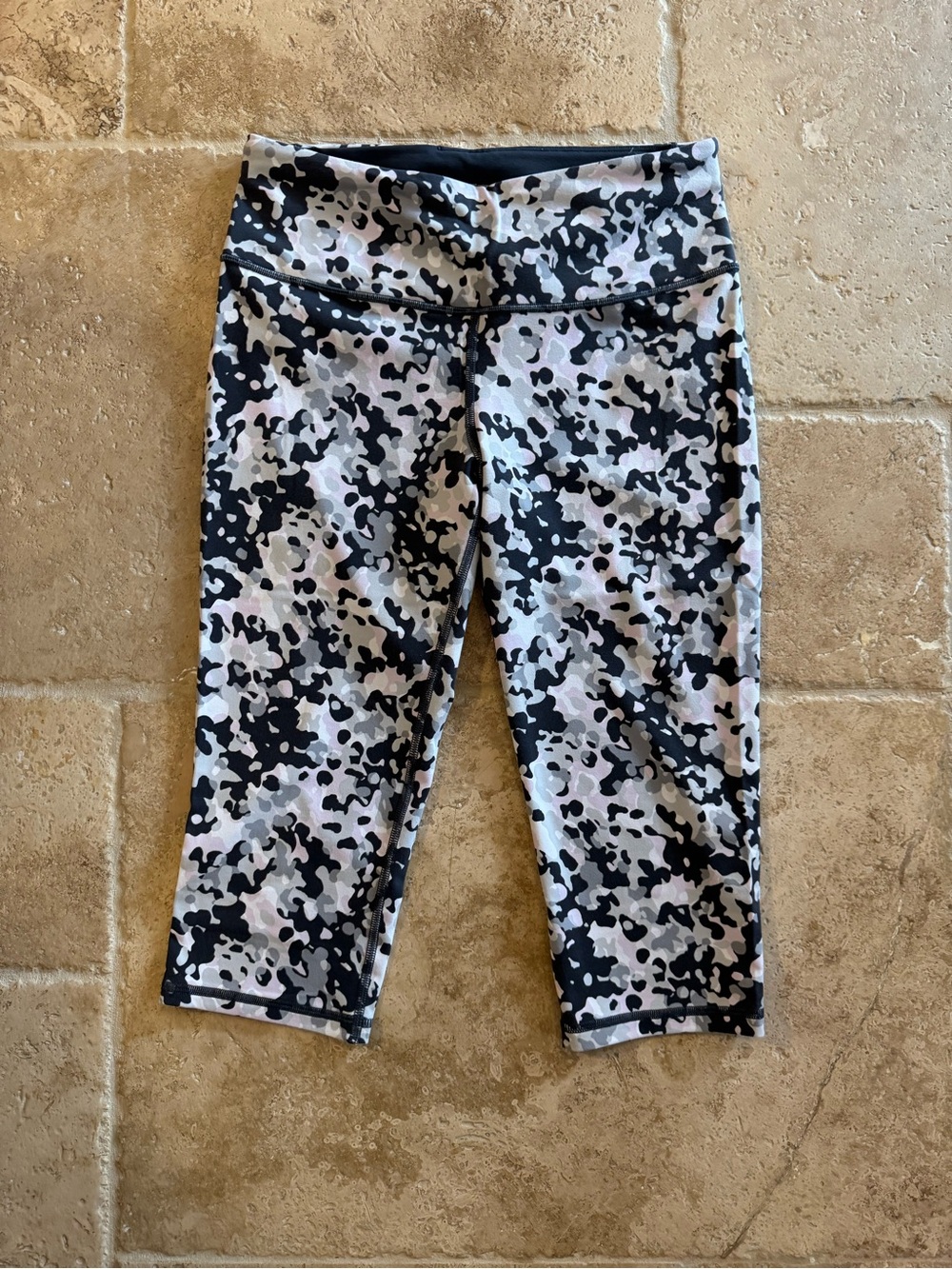 Victoria's Secret Girls' Cropped Leggings in Black, White & Gray Camo
